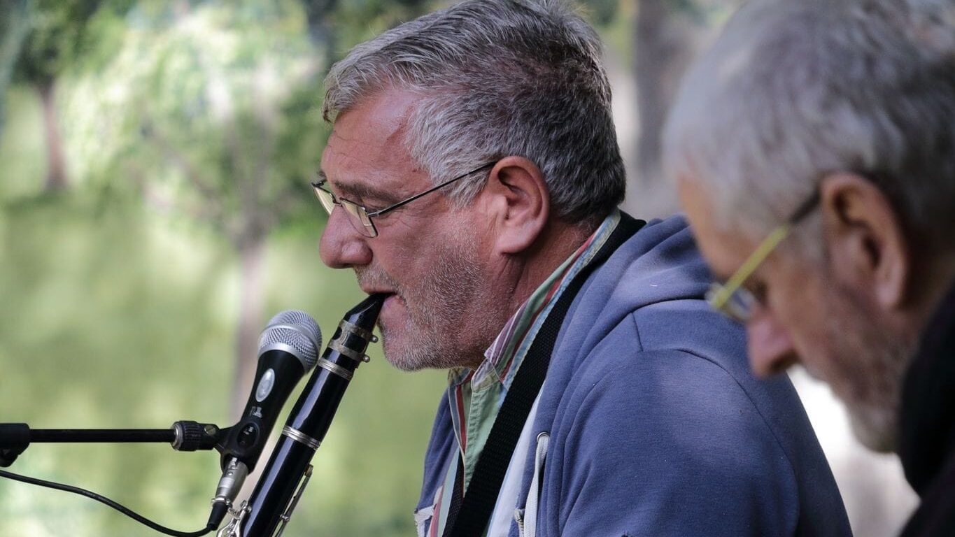 Manouche Balançoire Duo Playing live music